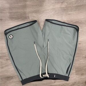 Vuori Gray Board Shorts Lightweight Swimwear size 30
